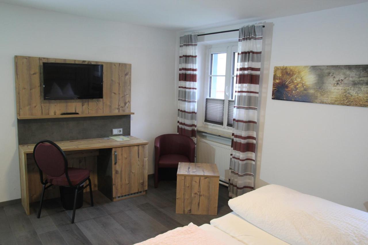 Hotel-Gasthof Zur Post Velburg Esterno foto