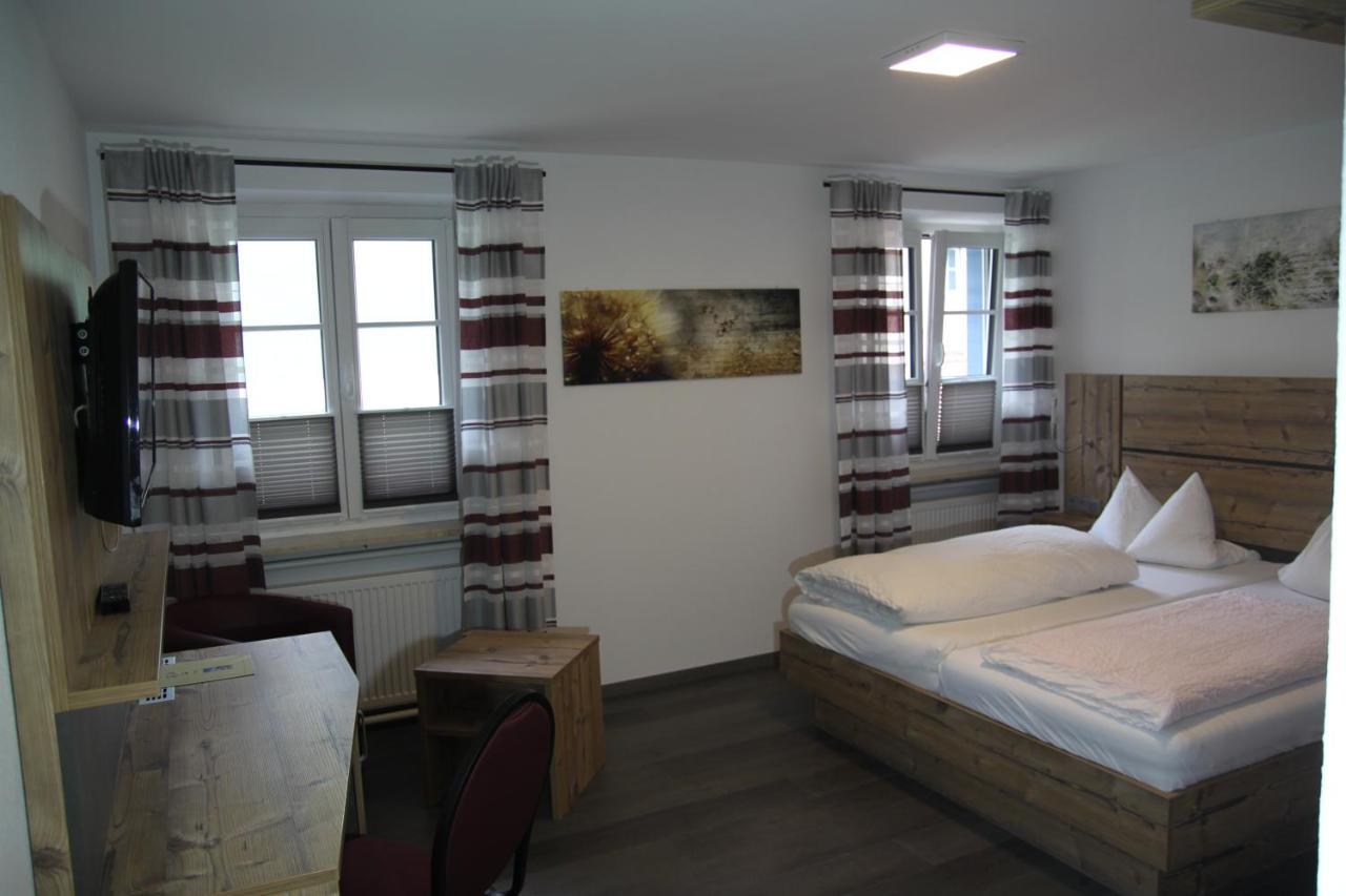 Hotel-Gasthof Zur Post Velburg Esterno foto