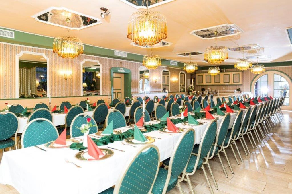Hotel-Gasthof Zur Post Velburg Esterno foto