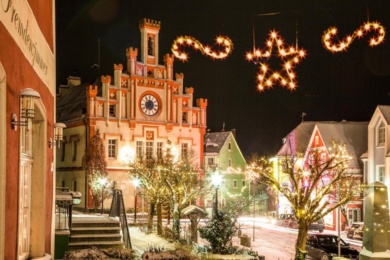 Hotel-Gasthof Zur Post Velburg Esterno foto