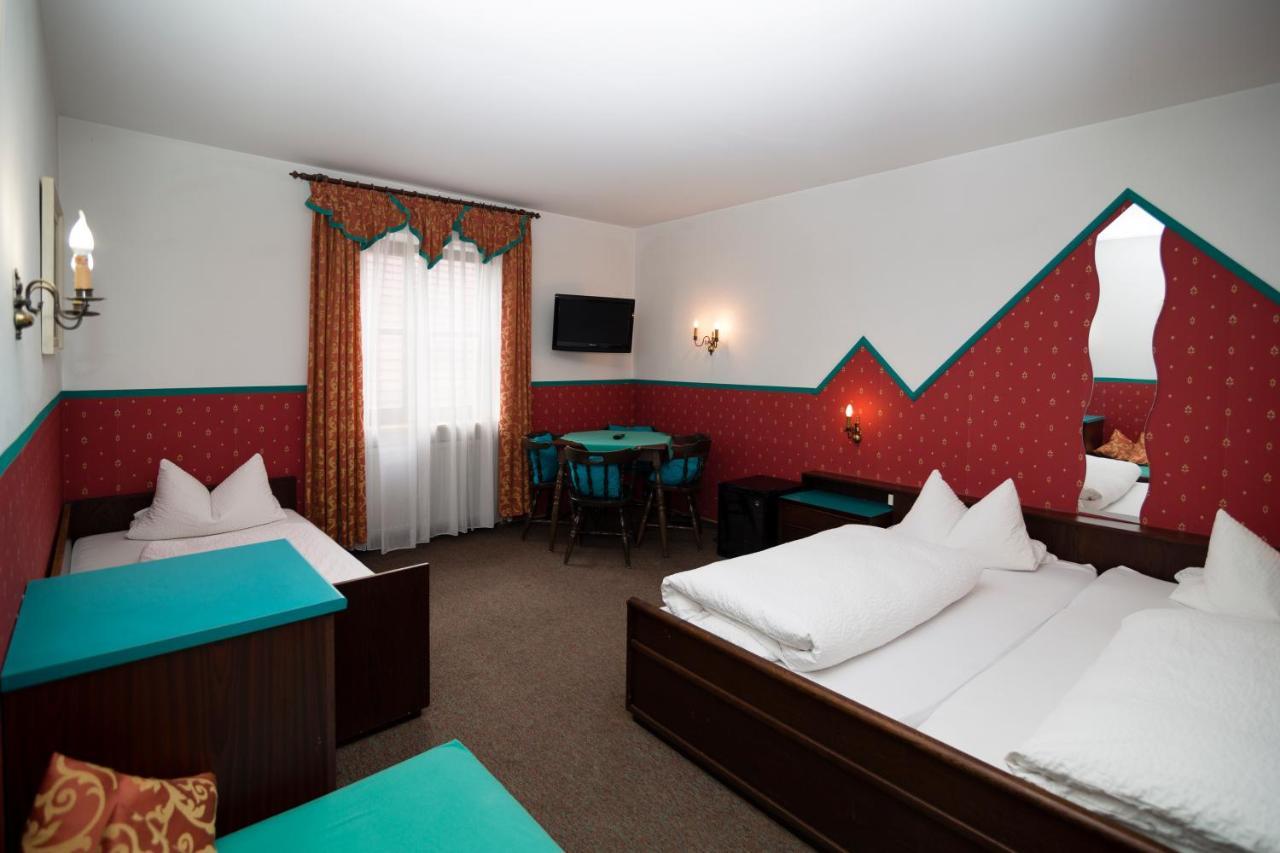 Hotel-Gasthof Zur Post Velburg Esterno foto