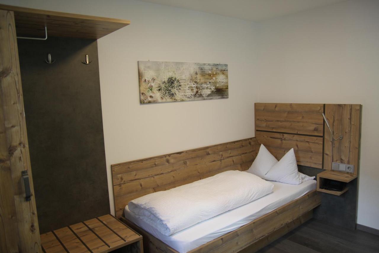 Hotel-Gasthof Zur Post Velburg Esterno foto