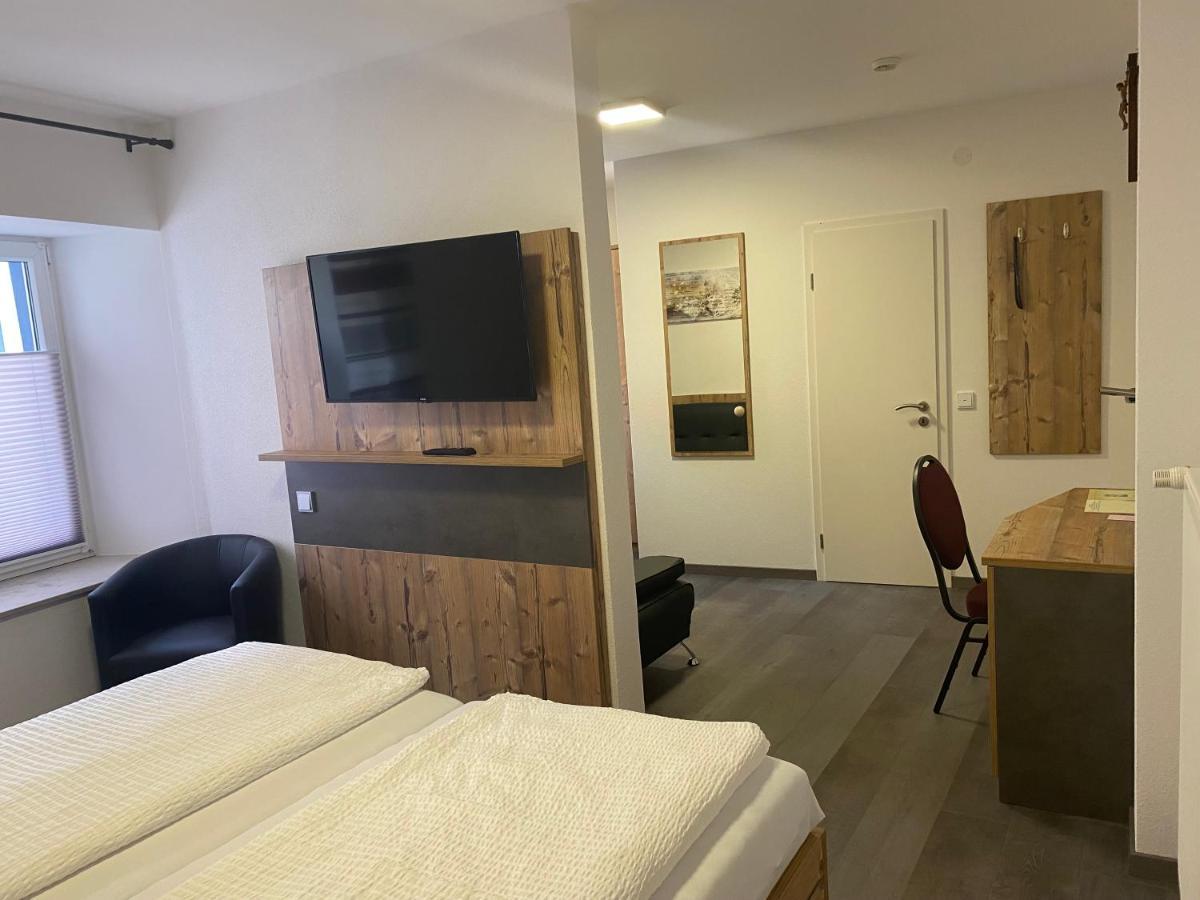 Hotel-Gasthof Zur Post Velburg Esterno foto