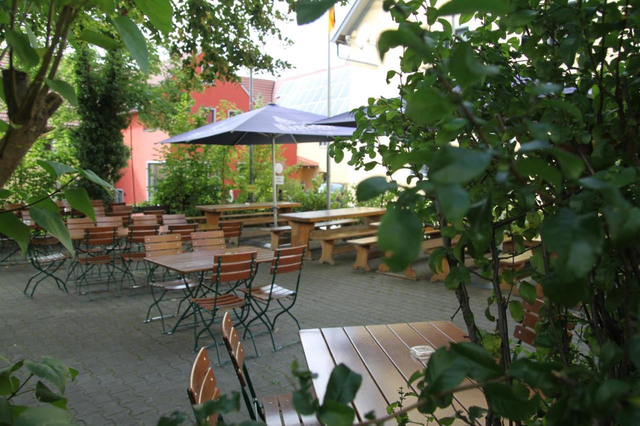 Hotel-Gasthof Zur Post Velburg Esterno foto