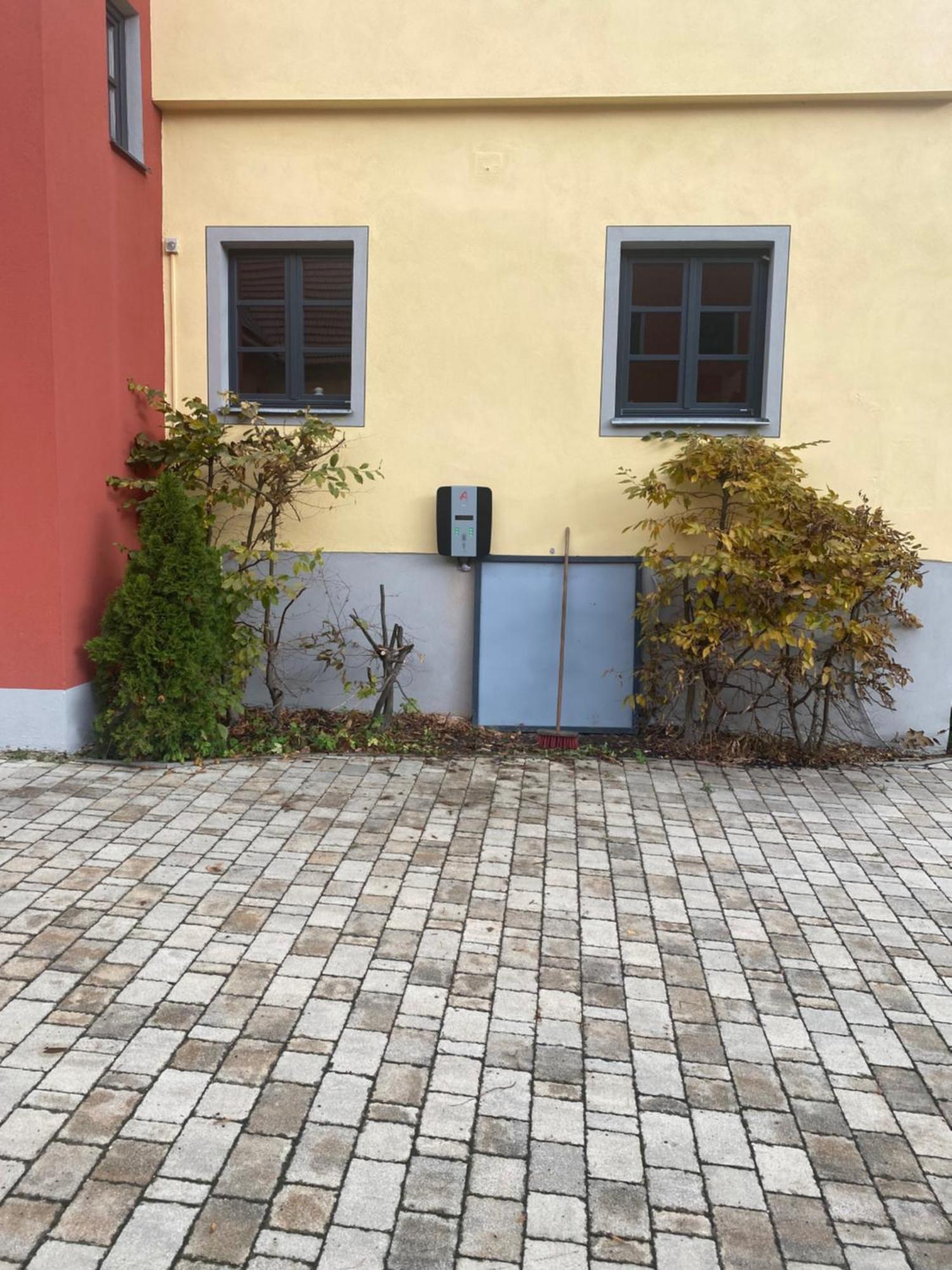 Hotel-Gasthof Zur Post Velburg Esterno foto