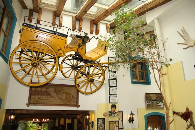 Hotel-Gasthof Zur Post Velburg Esterno foto