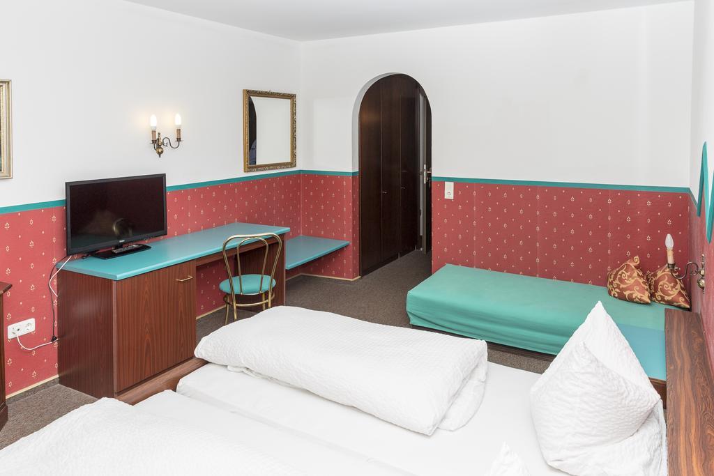 Hotel-Gasthof Zur Post Velburg Esterno foto