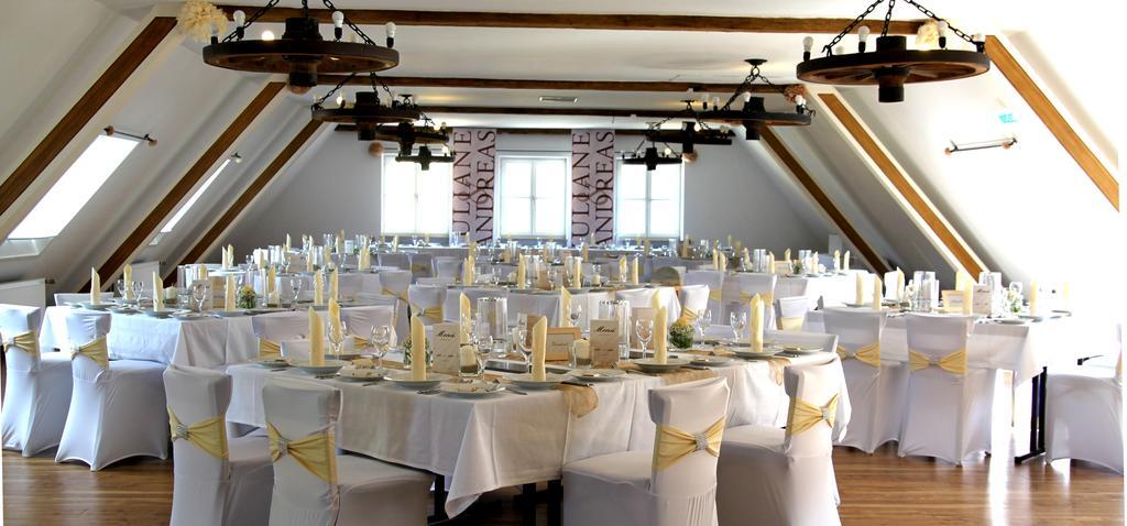 Hotel-Gasthof Zur Post Velburg Esterno foto