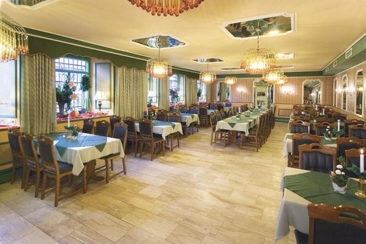 Hotel-Gasthof Zur Post Velburg Esterno foto